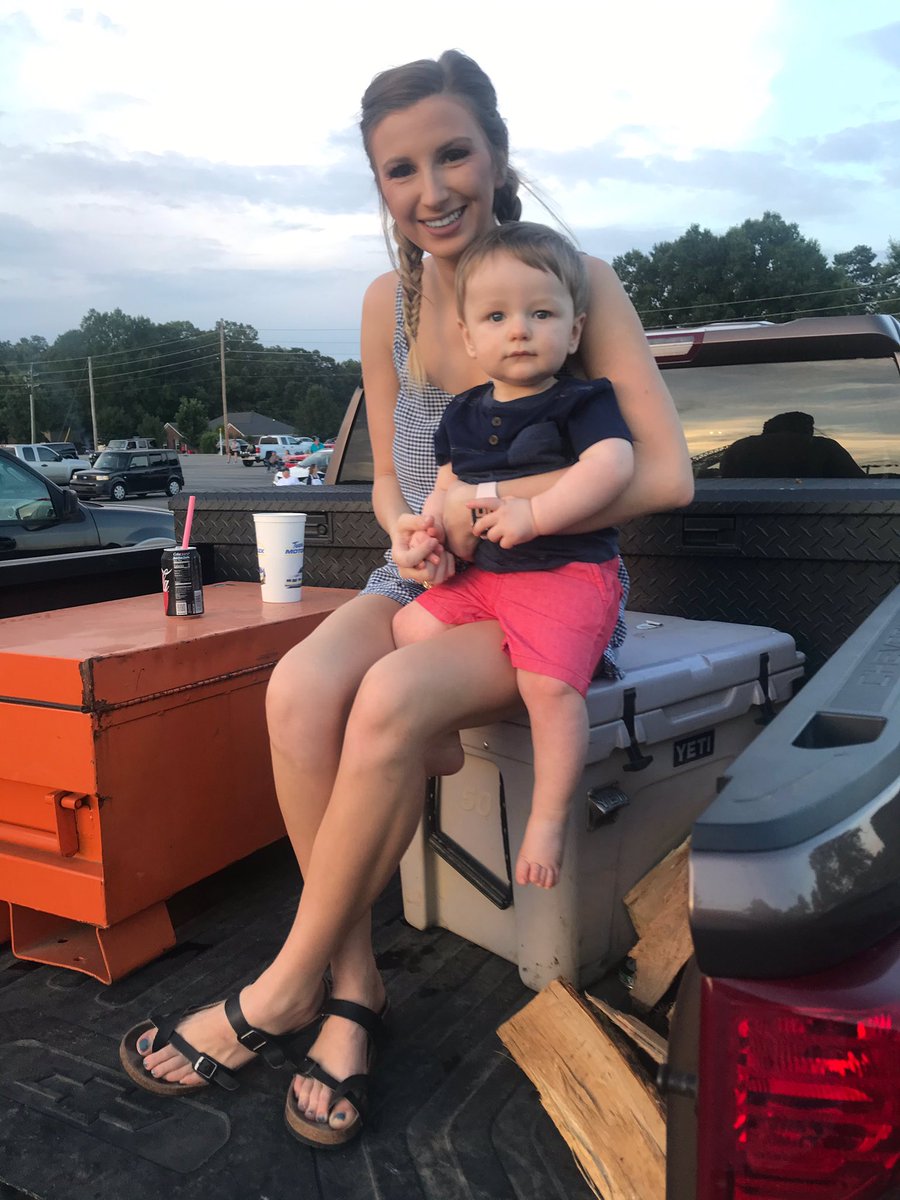 _Emieee_'s tweet photo. Owen’s first 4th! He loved the fireworks 🇺🇸🎆 https://t.co/zDAEroeNC9