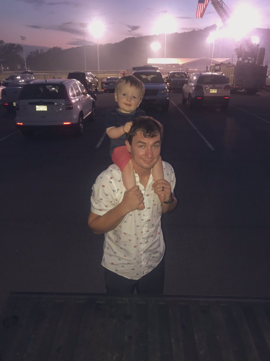 _Emieee_'s tweet photo. Owen’s first 4th! He loved the fireworks 🇺🇸🎆 https://t.co/zDAEroeNC9