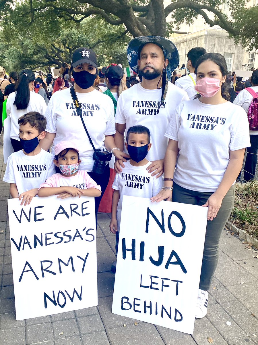 jellycats1017's tweet photo. #JusticeForVanessaGullien #larazaunida #shutforthooddown
Our family went to the Houston Protest today to support Vanessa and her family ! โ๐ผ We will continue to fight this fight until justice is served! We will not let this happen again!! #protectourpeople ๐ฒ๐ฝ https://t.co/IwLmqEr9af