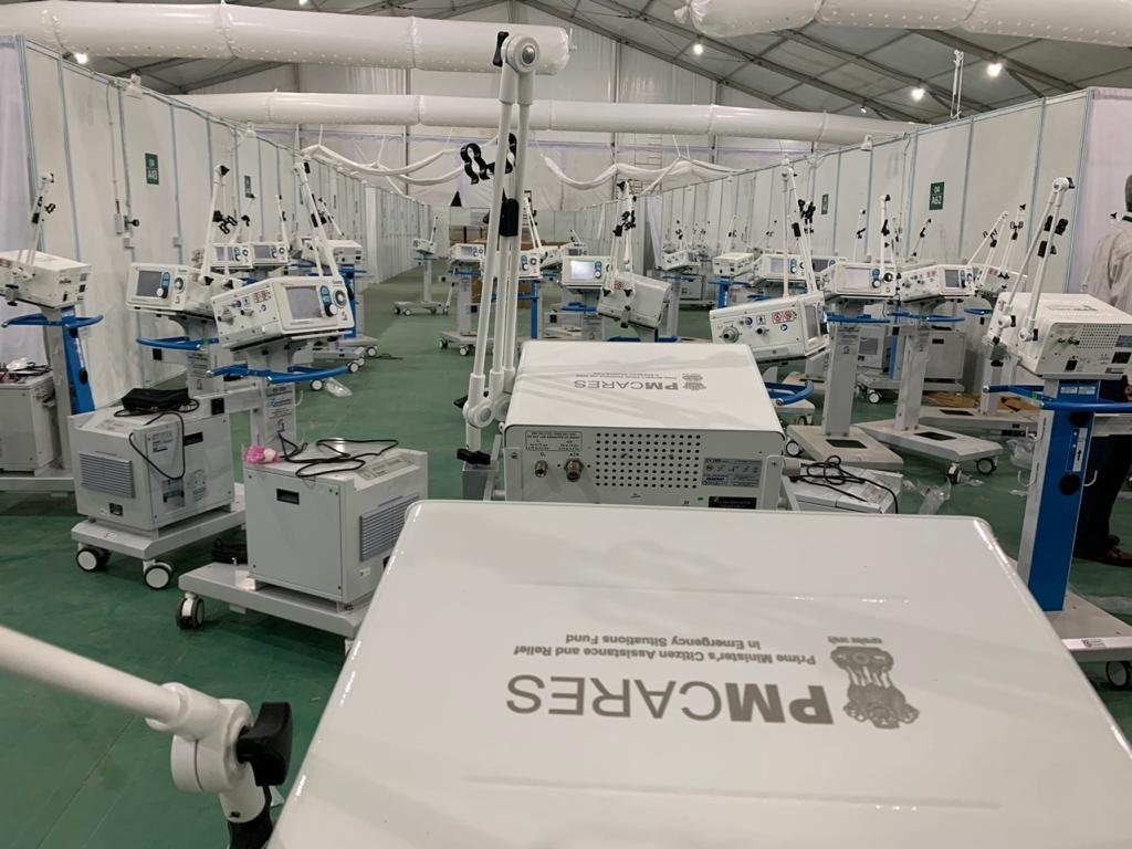 ANI's tweet photo. DRDO-built Sardar Vallabh Bhai Patel #COVID19 Hospital in Delhi Cantonment, the temporary hospital structure has been erected in 11 days and will have 1,000 beds including 250 ICU beds: DRDO officials https://t.co/QV0vPaJxY6