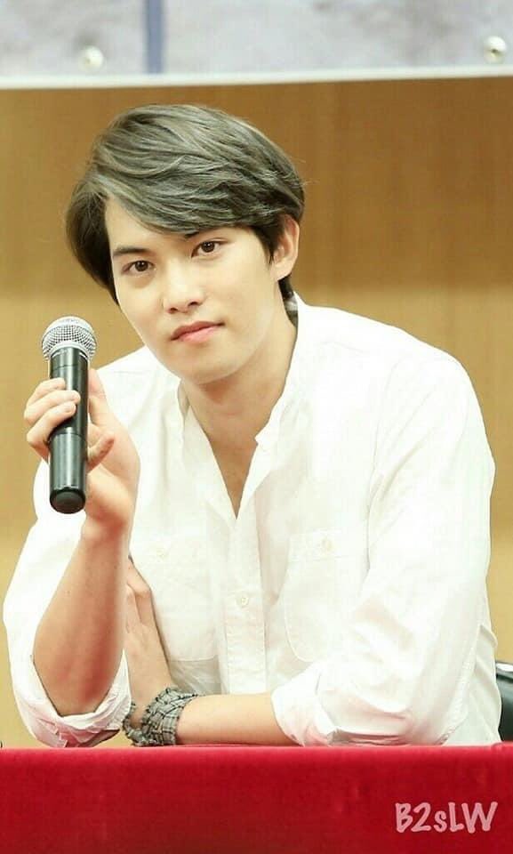 LiYoori's tweet photo. Happy Wall 💓😻💐😊☀️ 

 #ShineLeeJongHyun
 #ShineLJH
#cnbluegt 
#씨엔블루 #이종현
#イジョンヒョン https://t.co/4lziSaDs4Z