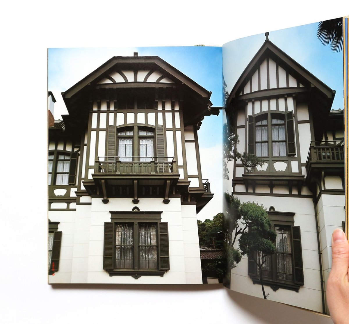 Nostos Books בטוויטר アール ヌーヴォーの館 旧松本健次郎邸 九州の実業家 松本健次郎がかつて暮らしていた洋館 旧松本家住宅を詳細に記録した写真集 日本におけるアール ヌーヴォーの歴史的な展開 その資料も併せて多数収録 T Co Knkbejhf2w