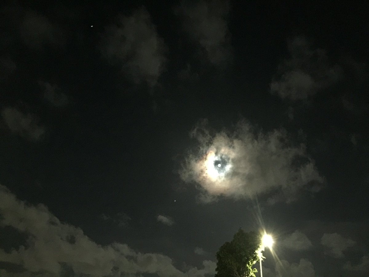 Aldoparedes25's tweet photo. #LunaDeTrueno 👁🌕✨😃 https://t.co/mLG0IzrJHi