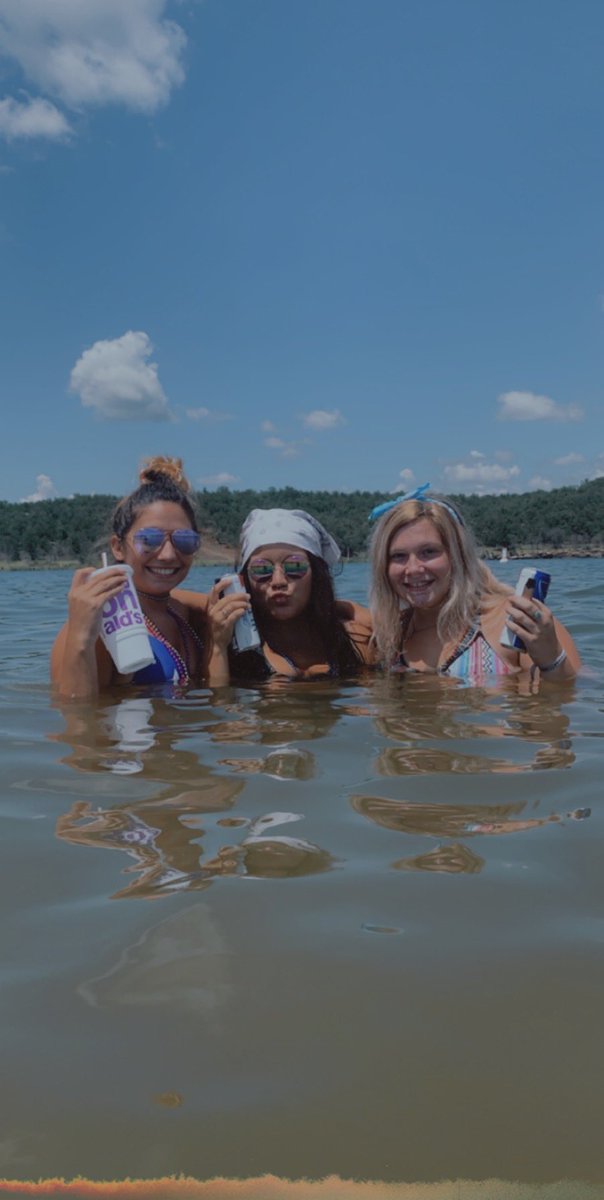 caitastrophe00's tweet photo. We love the 4th and the lake❤️🤍💙 https://t.co/B1gdPka01D