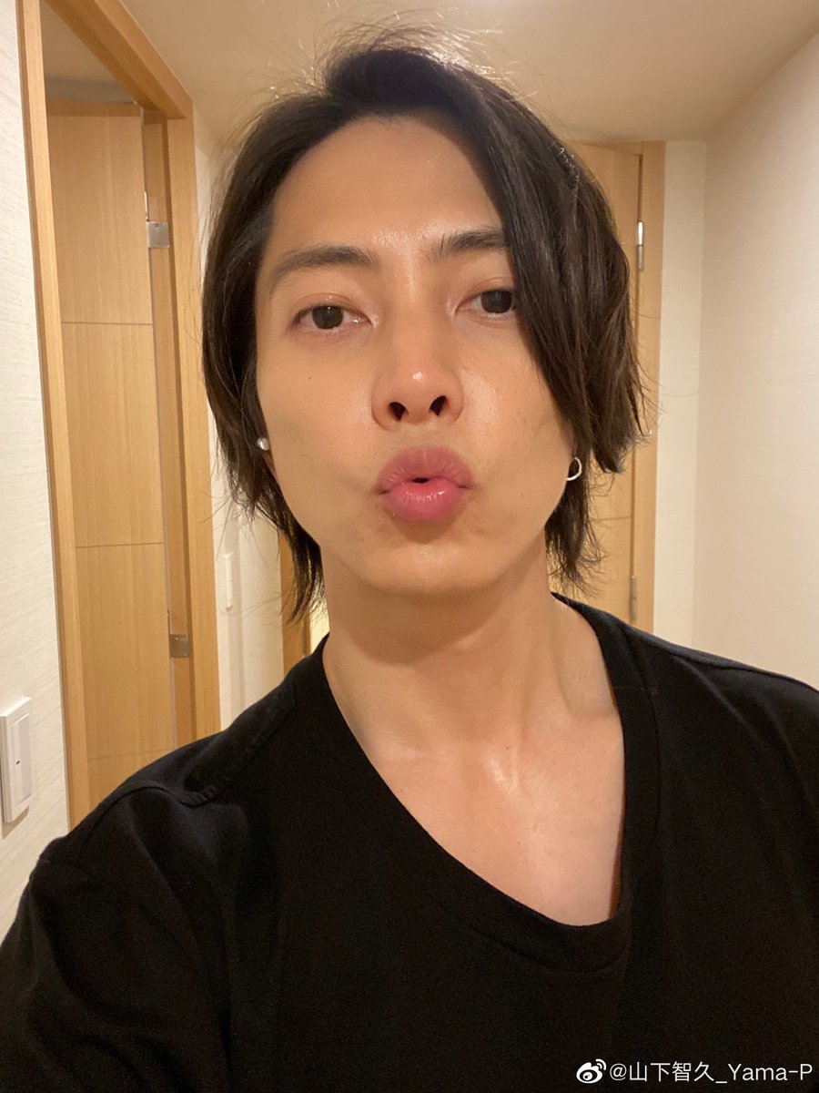 Yamashita Tomohisa Vk Fan Page 山下智久 07 05 山下智久weibo Update 平时在室内锻炼身体 久违的在室外慢走有些激动 I M So Used To Working Out In My Room That It Was Exciting Just To Go For A Walk