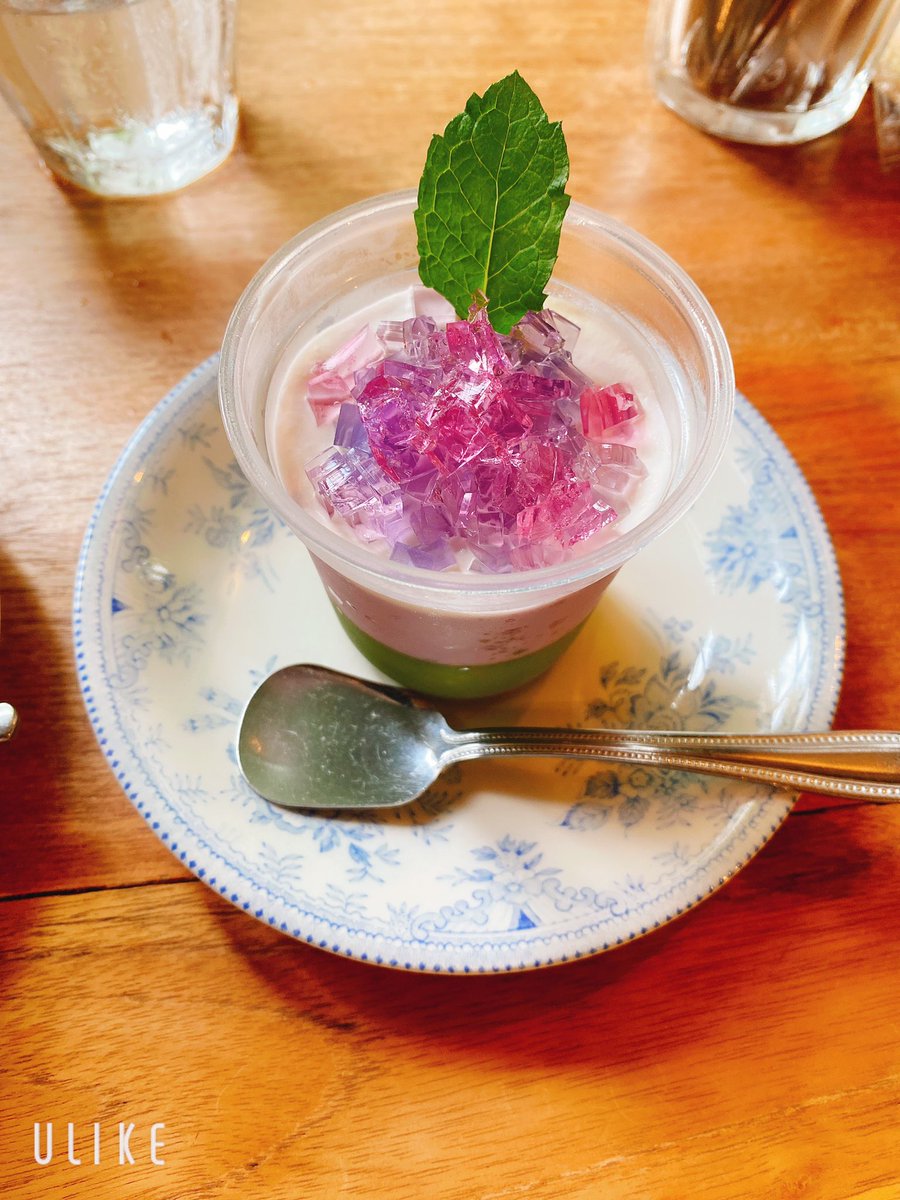 紫陽花のパンナコッタなんてエモいわ う めづのイラスト