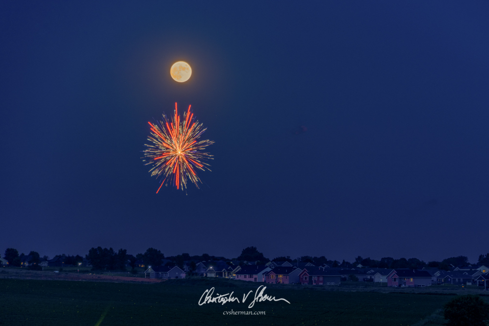 cvsherman's tweet photo. Tonight's full moon and fireworks. Marion, Iowa. #FourthofJuly #FourthofJuly2020 #FourthOfJuly2O2O #moon #fullmoon @spann @KopelmanWX @WXSchnack #iowa #iawx https://t.co/Yzqp9d4rYI