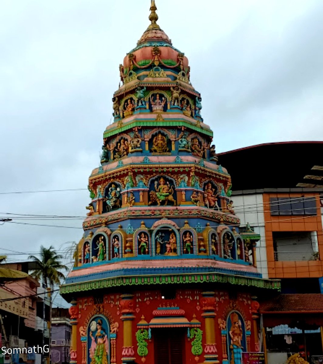 The temple was built in the center of the city during the reign of Venkatappa Nayak who ruled over Keladi and Ikkeri kingdom during the 16th century. Marikamba was the family deity of the Nayaka dynasty.