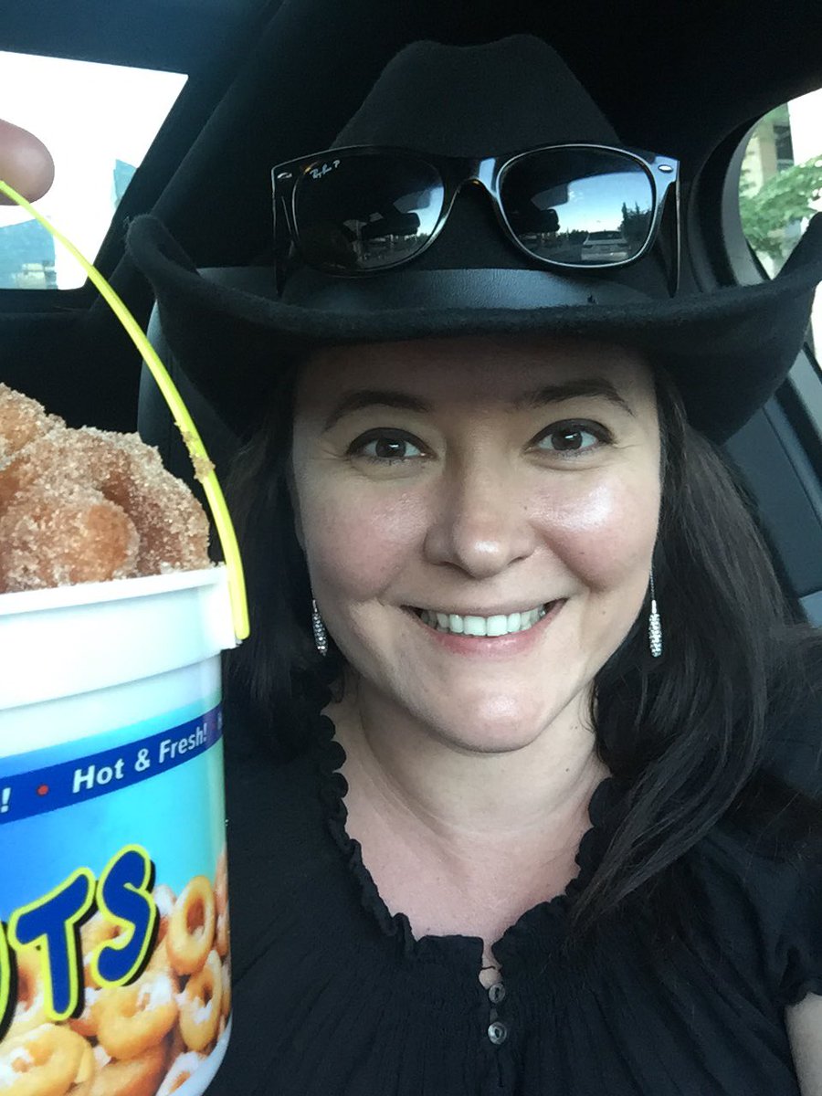 elena dumitrascu tweet media