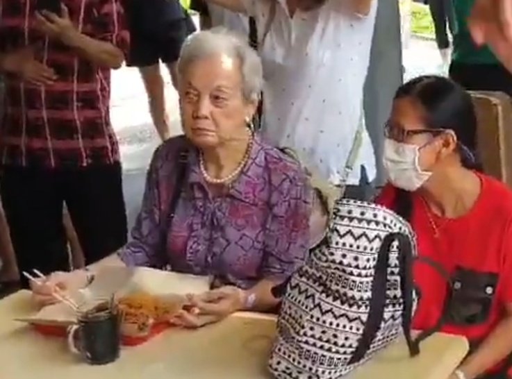 ViscountBP's tweet photo. Auntie: *regret face* I should have taupau #GE2020 https://t.co/cMscaVymem