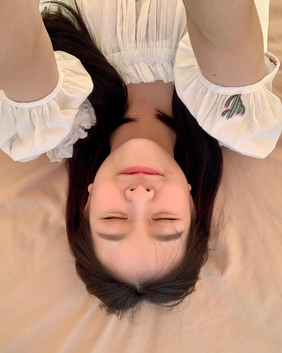Mnfc05's tweet photo. กลับหัวซะหน่อยย🙃💓 #MewnichBNK48 https://t.co/SOfKsdXS1J