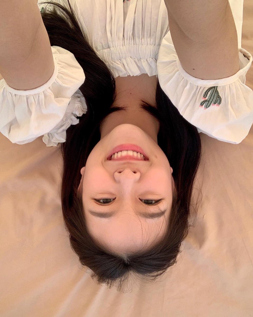 Mnfc05's tweet photo. กลับหัวซะหน่อยย🙃💓 #MewnichBNK48 https://t.co/SOfKsdXS1J