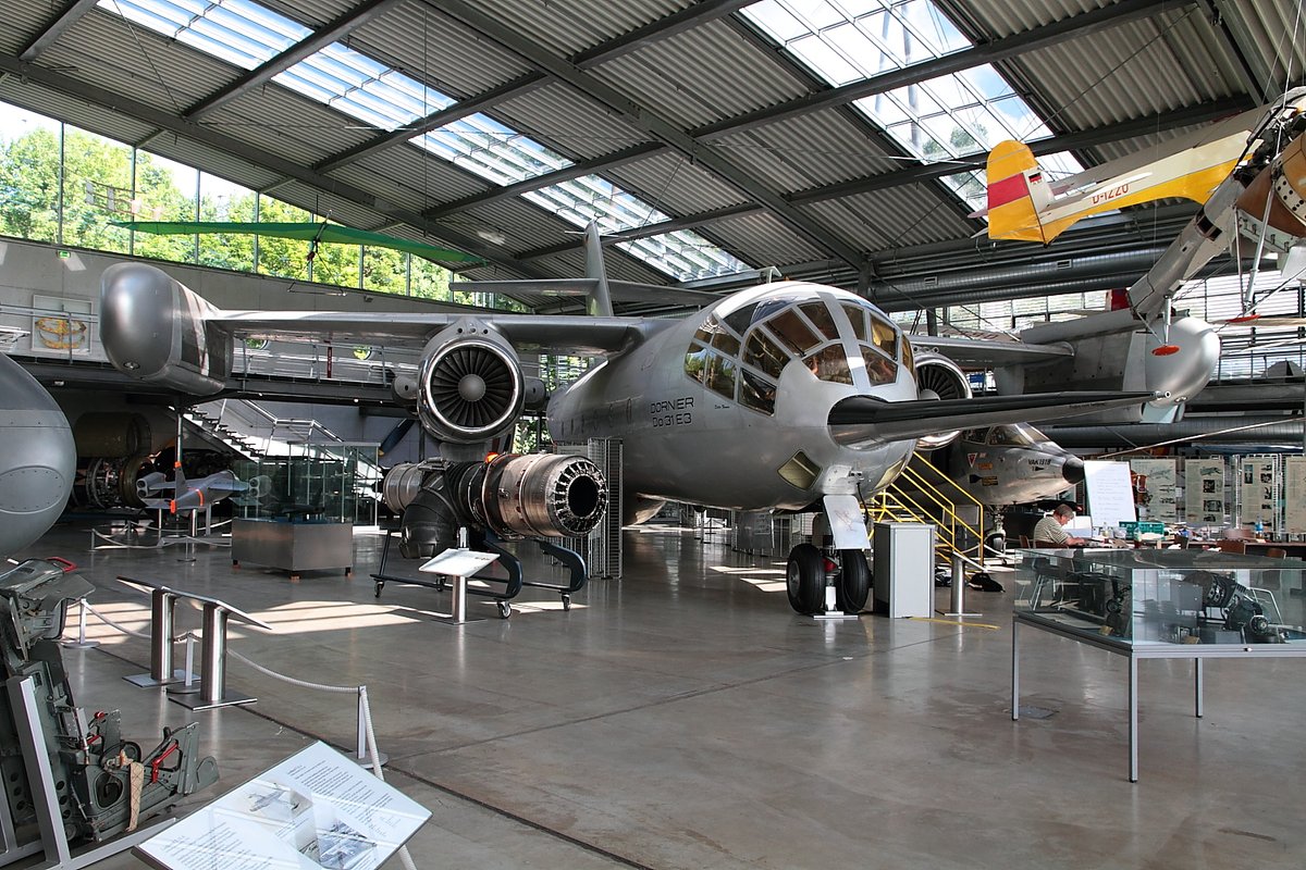 ぐり 関賢太郎 على تويتر 戦闘機だけど同じオーバーシュライスハイム航空博物館の写真を この機種分かる人いるかな ヒント クルト タンク氏設計 ウィリー メッサーシュミット氏設計