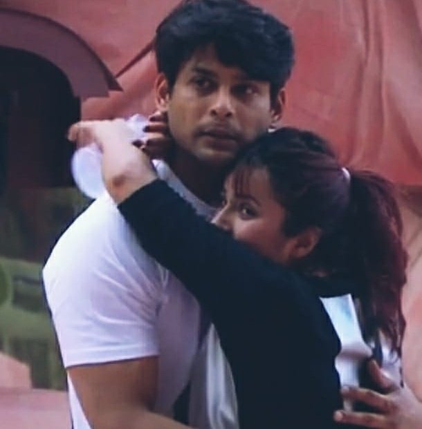 3. Can we just appreciate these cute ass bro-sis goals  #TitForTat  #SidSanaBrotherSister