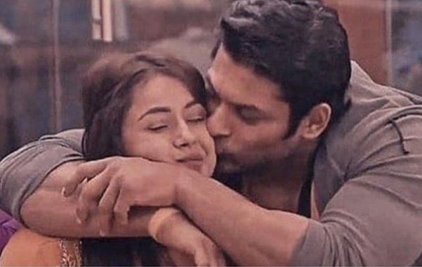 6. Those cute ass brothers couldn't stop kissing their sister's cheeks Mi smol heart !!  #TitForTat  #SidSanaBrotherSister