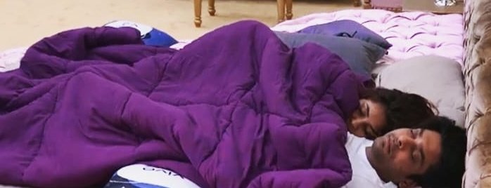 8. The photo that has been used over and again ...ought to be included in this cute thread !!  #TitForTat #SidSanaBrotherSister