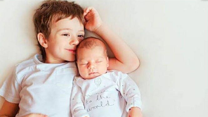 8. The photo that has been used over and again ...ought to be included in this cute thread !!  #TitForTat #SidSanaBrotherSister