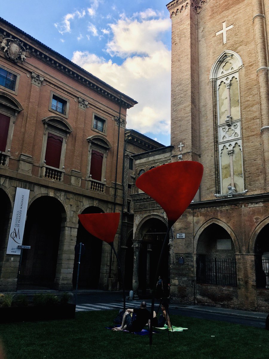 IsaGrassano's tweet photo. Il mondo non è stato creato una volta, ma tutte le volte che è sopravvenuto un artista originale.
(Marcel Proust)
Piazza Rossini, le piazze belle di #Bologna. Un prato temporaneo nel cuore della città universitaria.
#progettogreen #verdeincitta #photooftheday #cosebelle https://t.co/xfx852VclJ