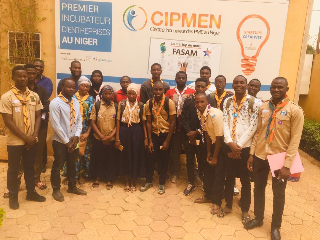 Le CIPMEN (Centre Incubateur des Petites et Moyennes Entreprises du Niger ) a accueilli 20 scouts de la région de Niamey pour une formation en *entrepreneuriat et leadership.* Au cours de cette formation, les jeunes ont été entretenus sur l'importance de l'esprit entrepreneurial