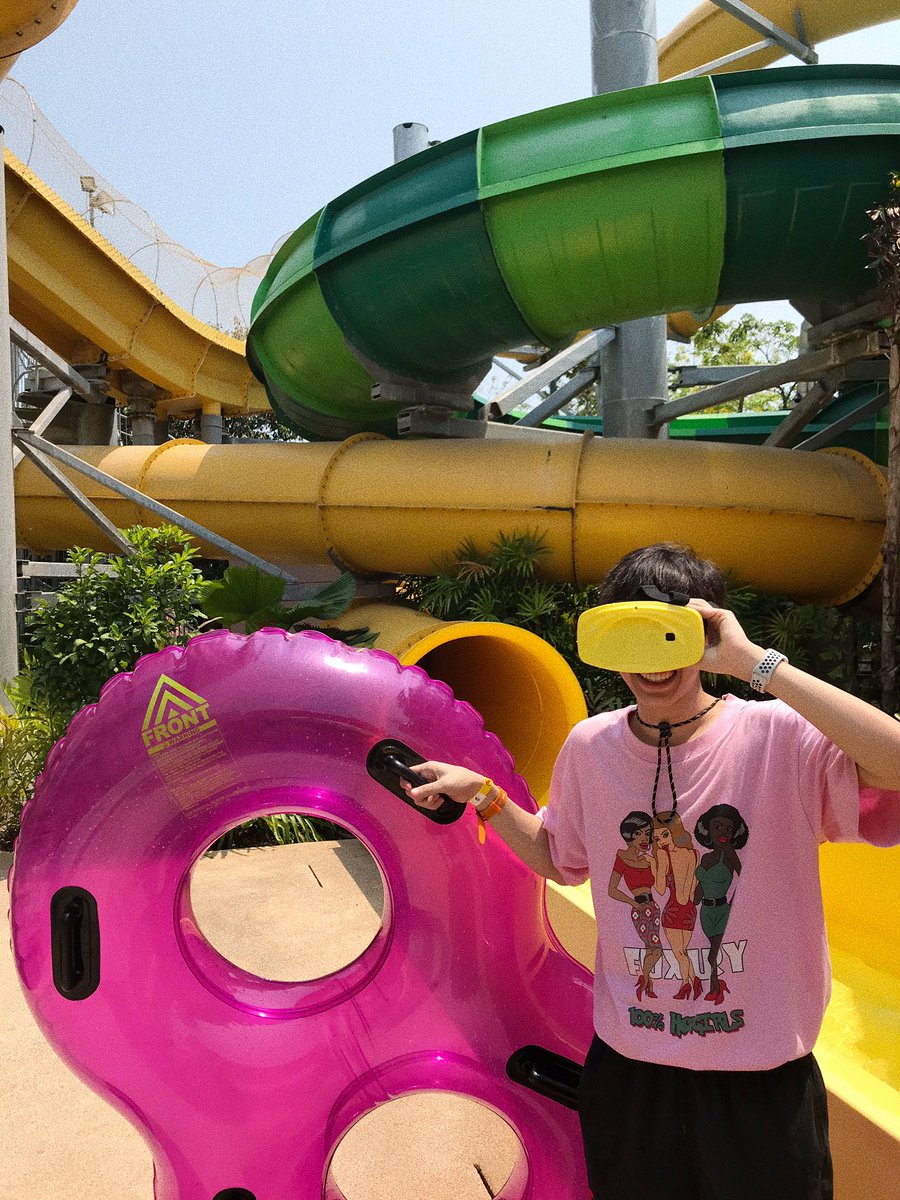 Armerss's tweet photo. ล่าสุดที่สวนน้ำ VANA NAVA  มีเครื่องเล่นใหม่ คือดีย์ มันเป็นเครื่องเล่นแบบ VR SLIDE อะ ปกติก็ว่าตื่นเต้นละนะ ใส่วีอาร์เล่นนี่คือสุดจริงงงงง กรี๊ดกันสวนน้ำแตก55555555 สนุกแบบลืมการเล่นสวนน้ำแบบเก่าไปเลย😂✨

#VRslide #มันส์สุดหลุดโลก
#VANANAVAHUAHIN https://t.co/HtAc2rWK6y