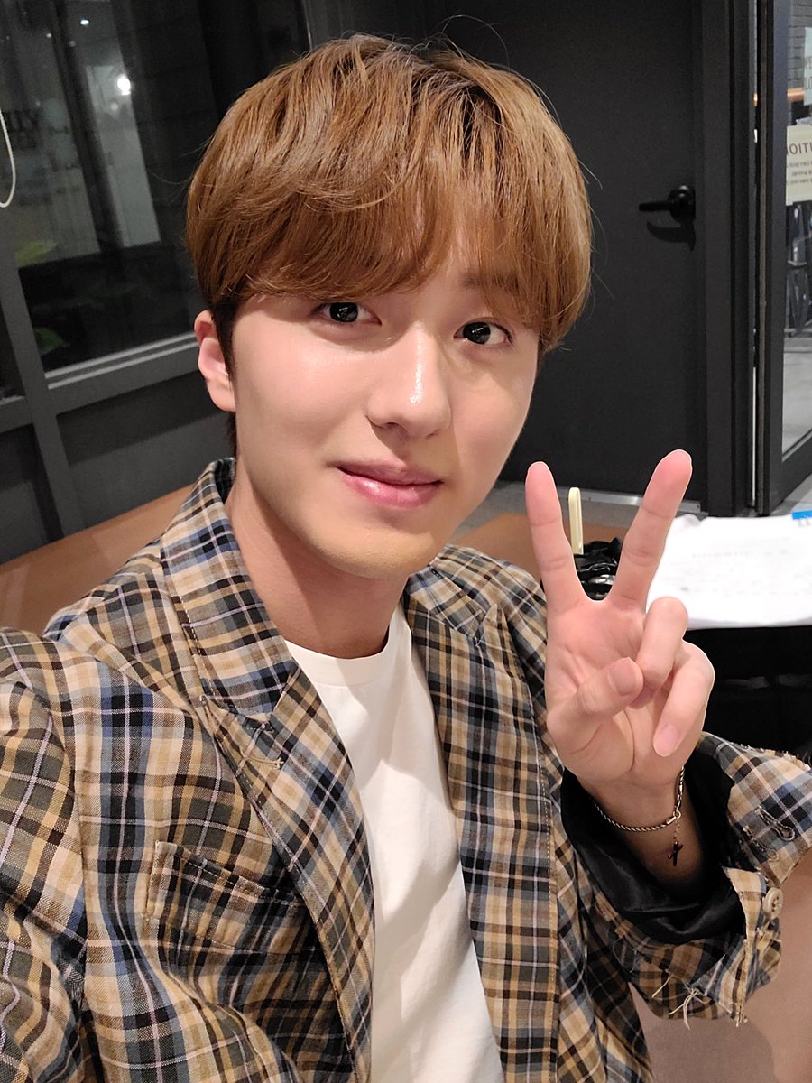 SF9_FANCLUB's tweet photo. [#한번다녀왔습니다] 바람 잘 날 없는 송가네의 파란만장한 스토리와 가족애가 따뜻하게 스며드는 이야기를 담은 드라마 KBS2 <한 번 다녀왔습니다>에 SF9 찬희가 특별 출연합니다! 잠시 후 오후 7시 55분! FANTASY 여러분의 많은 시청 부탁드립니다😇

#SF9 #에스에프나인 #찬희 #CHANI https://t.co/sCFK60sqHt