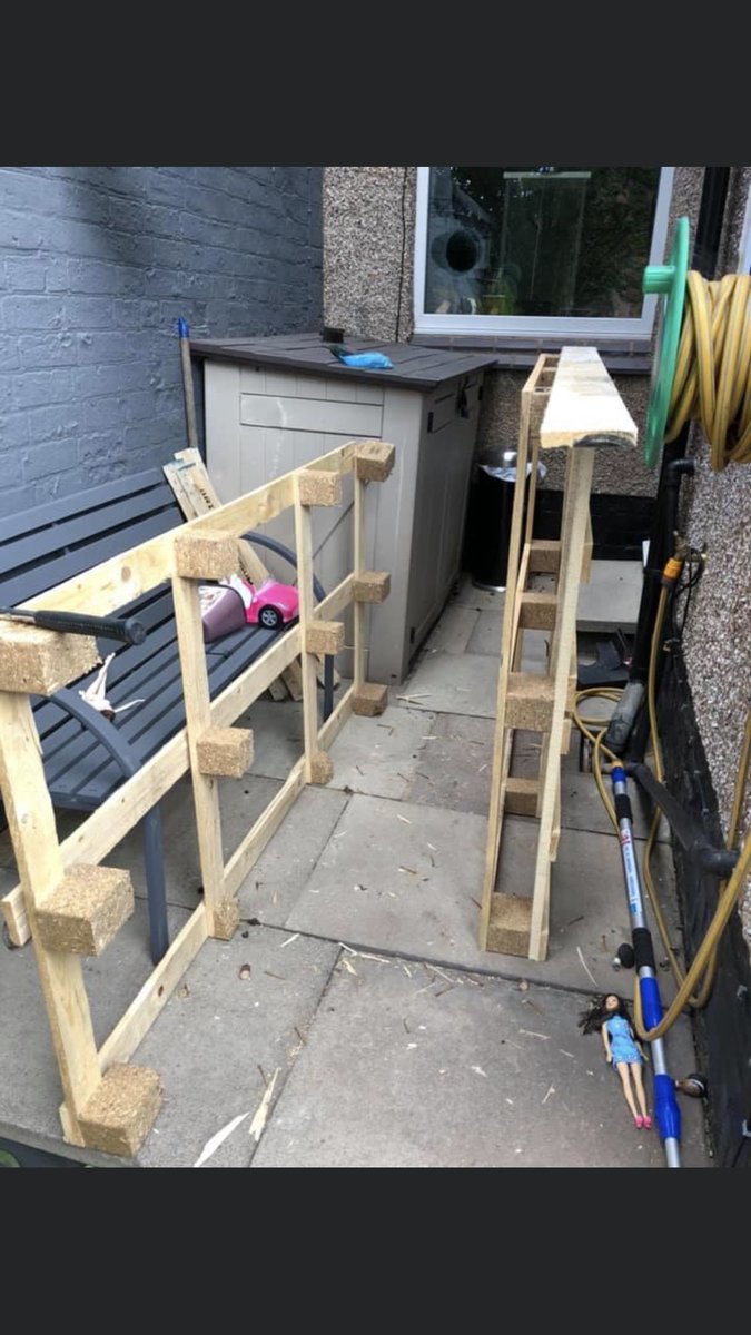 PoppaHodson's tweet photo. Made this little bad boy out of pallets ⚒💪🏻 Can’t wait to be able to have family and friends round to party when all this is over 🙌🏻🍺🥃🍸🍾🍹#homebar #homemade #pub #lockdown #bar #ginbar #beer #cheers #mybar https://t.co/WoIOANMnkc