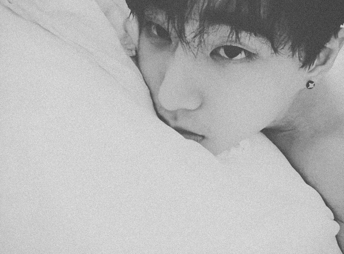 foxyYoungK_Jae's tweet photo. Cozy J                       or                    Cozy K https://t.co/lN5lUc4NF5
