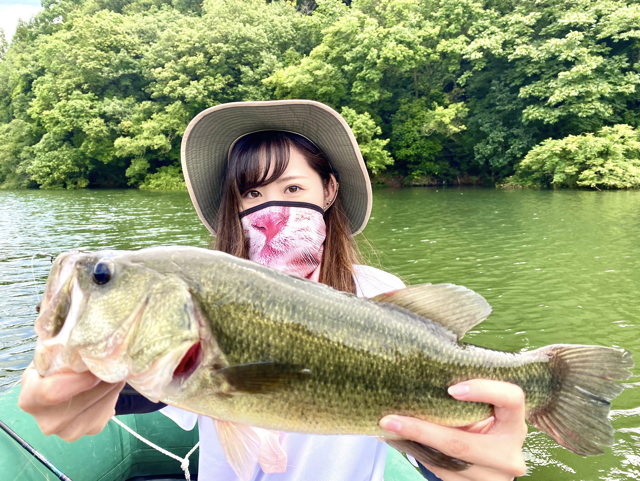 Chizuru ちづる なかなかサイズが上がらない場所での 40upでかなり嬉しかった 釣り バス釣り ブラックバス オオクチバス 釣りアパレル アパレル Bonheur Tシャツ ドライtシャツ ハット 撥水ハット 帽子 Uv フェイスマスク フェイスマスク