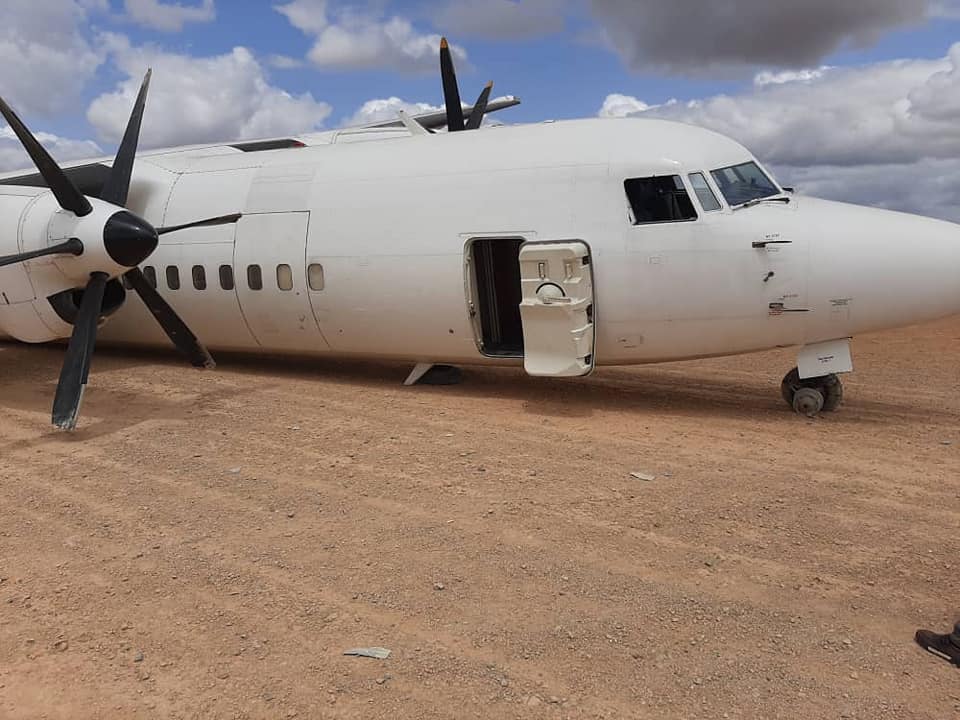 FuadGurey's tweet photo. #Update: Kenyan plane crash lands at Baardheere Airstrip in Gedo Region Somalia.
#Somalia #Kenya https://t.co/k2lUuKqGoZ