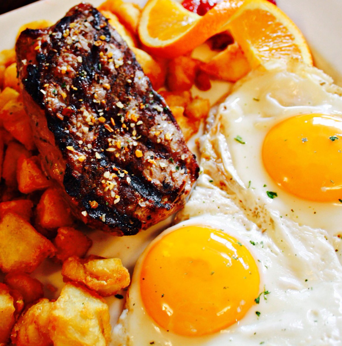 🍳Servin’ up our awesome BRUNCH menu 11am-2pm with $4 Caesars. Gather your crew and join us on the Patio today.