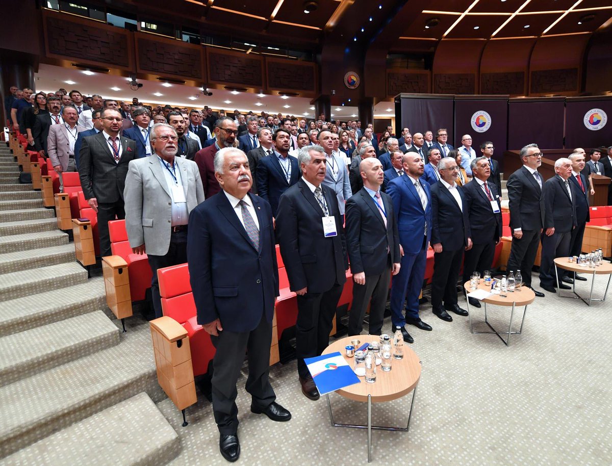 Sevgili Mehmet,sevgili Kadim dostum Her daim aklımızda olacaksın.40 yıllık dostluğumuzun büyük bölümünde bu Mesleğe ciddi katkı verdin.Emeklerin için sana minnettarız.Allah rahmet eylesin Mekanın cennet olsun kardeşim.