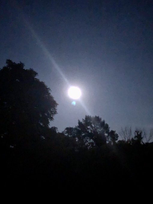 🌝 she&rsquo;s the kind of girl who makes a wish on the moon. https://t.co/Uf8KjkJwrX<a href="/tag/aries"class="tags"><span>#aries</span></a><a href="/tag/astronomy"class="tags"><span>#astronomy</span></a><a href="/tag/fullmoon"class="tags"><span>#fullmoon</span></a><a href="/tag/supermoon"class="tags"><span>#supermoon</span></a><a href="/tag/cosmic"class="tags"><span>#cosmic</span></a>