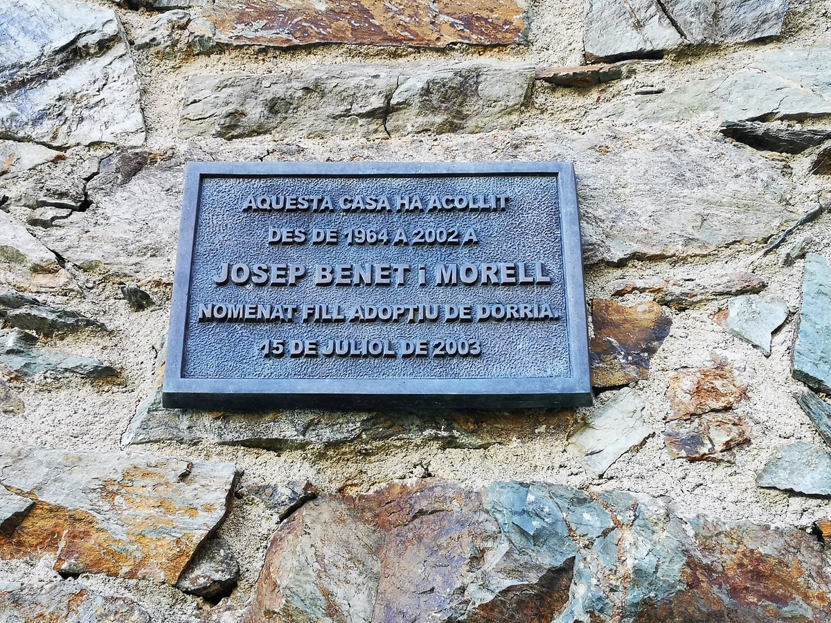 npini's tweet photo. Dòrria, un poble amb no més d'una desena d'habitants i belles pintures romàniques a l'església de Sant Víctor, recorda també Josep Benet, que hi passà els estius de 1964 al 2002. La gent ens en parla.
Què tal un acte amb l'Ajuntament de Toses per homenatjar-lo? 
#AnyJosepBenet https://t.co/QIWSu5vAfM