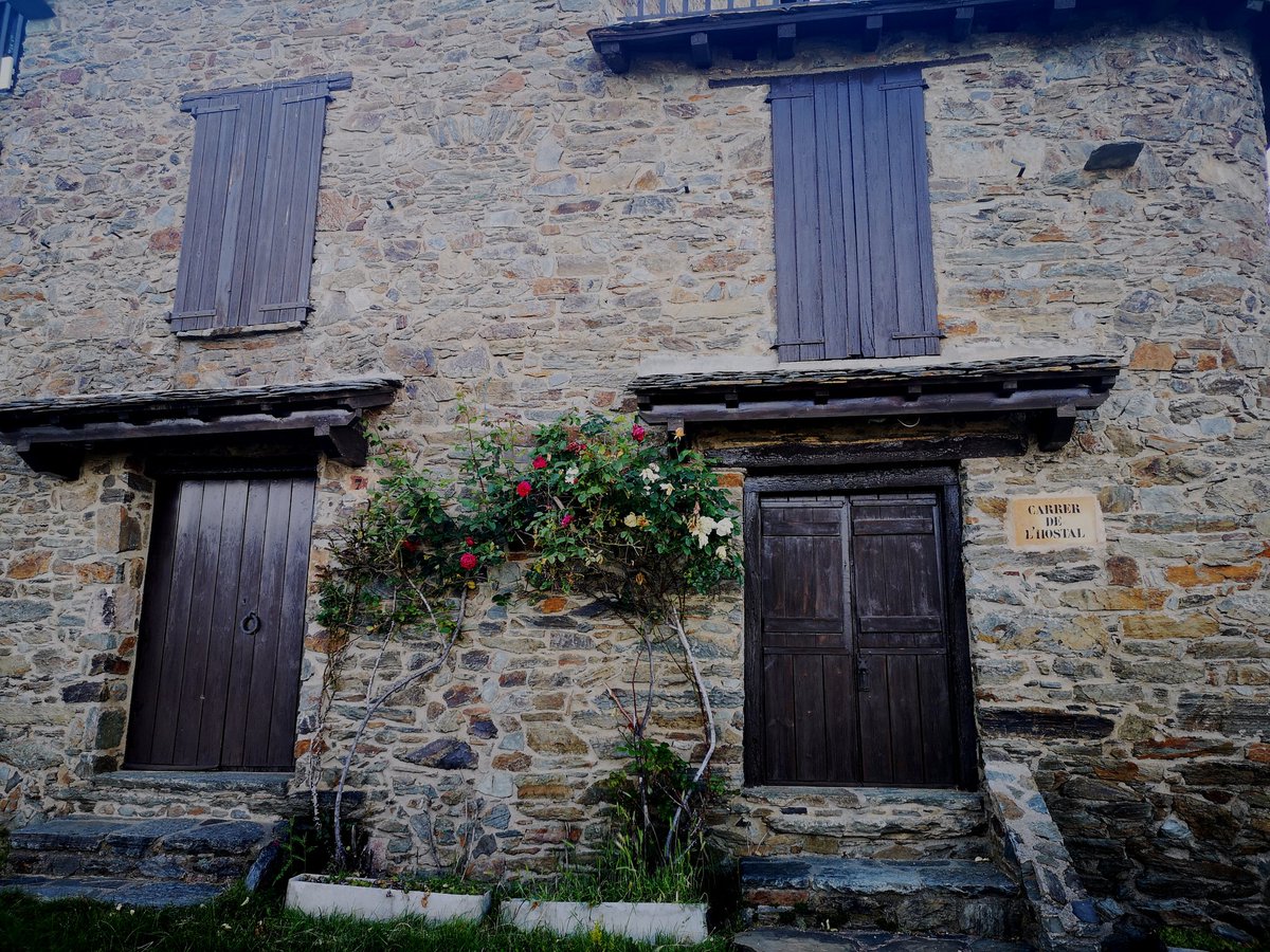 npini's tweet photo. Dòrria, un poble amb no més d'una desena d'habitants i belles pintures romàniques a l'església de Sant Víctor, recorda també Josep Benet, que hi passà els estius de 1964 al 2002. La gent ens en parla.
Què tal un acte amb l'Ajuntament de Toses per homenatjar-lo? 
#AnyJosepBenet https://t.co/QIWSu5vAfM