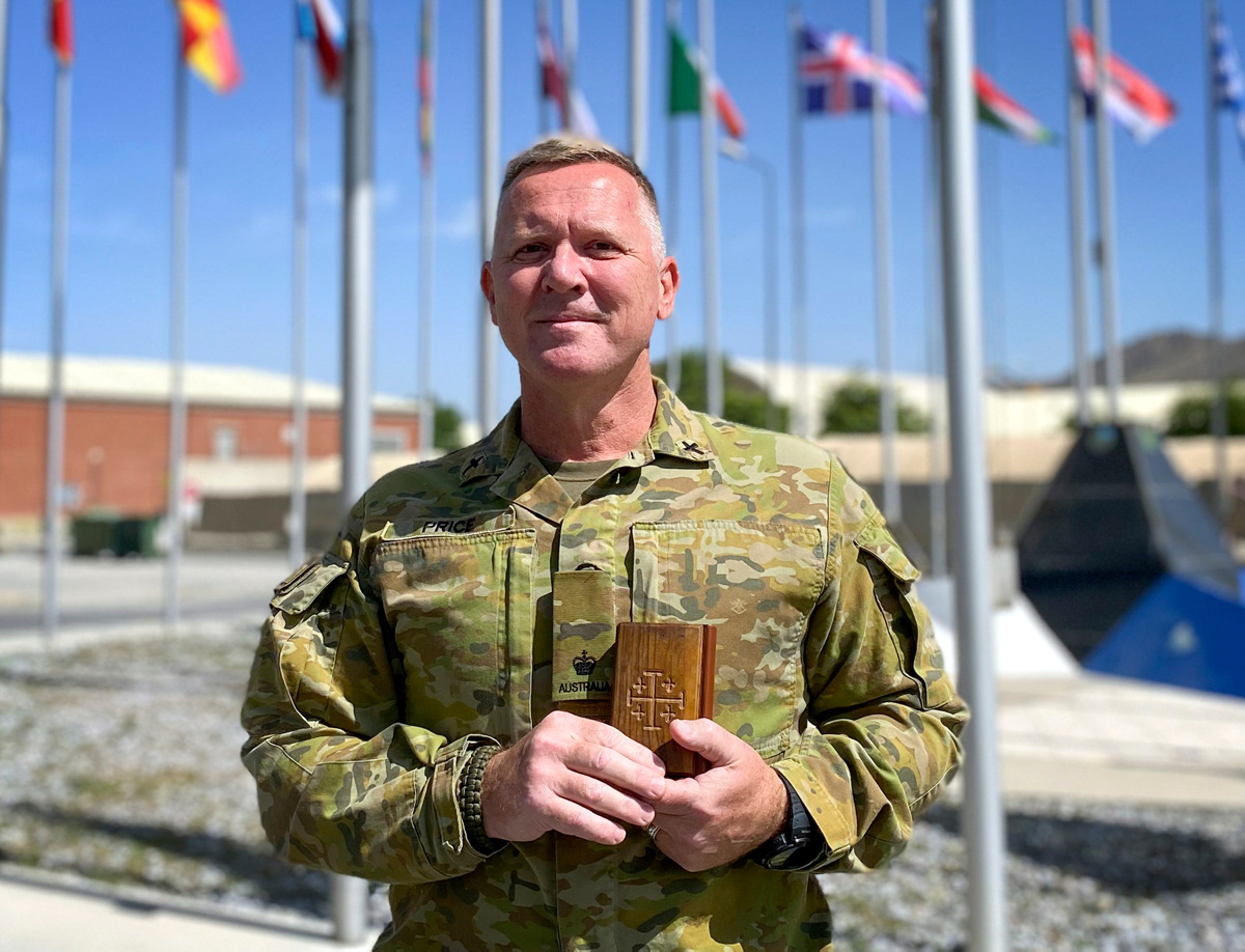 DefenceAust's tweet photo. Armed only with a wooden covered bible that has brought comfort to others in conflict since World War II, #AusArmy Chaplain Peter Price is serving on #YourADF's #OpHighroad with Task Group Afghanistan in Kabul, his first operational deployment.
📖: https://t.co/m7i4B1Zrba https://t.co/IRnvzFn34G