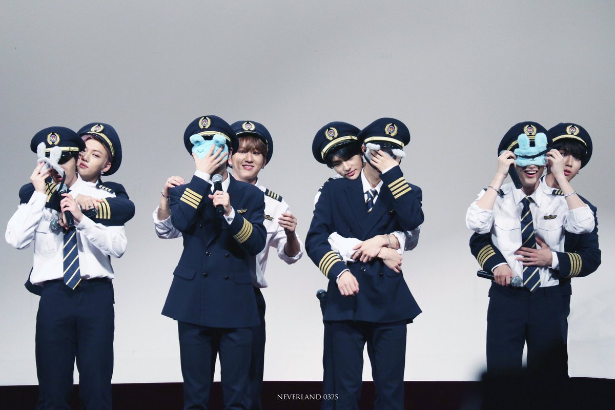 mintho1025's tweet photo. #StrayKids: 

      Doctor look                Pilot look
      Marine look                Office look https://t.co/ibKF9yxvWb