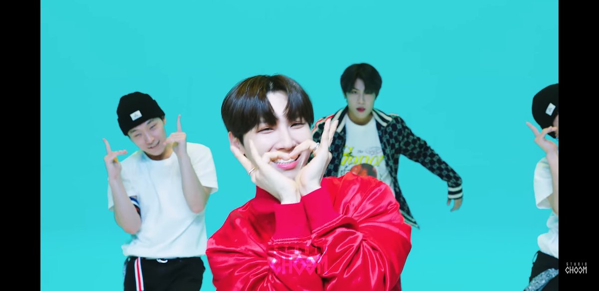 __daehwi's tweet photo. @M2MPD @AB6IX #BEORIGINAL_AB6IX
이번 안무는 모든순간이 잊을 수 없는데 굳이굳이 골라야한다면!! 대휘의 귀염뽀짝 그네타는 안무와 웅이의 하트 꾀꼬리 그리고 결말은 어떻게 될까요의 단체 포즈가 아닐까요ㅠㅠㅠ 너무 귀여워ㅠㅠㅠ 어떻게 저렇게 귀엽죠ㅠㅠㅠ이런 좋은영상에 초고화질이라니ㅠㅠ감사합니다ㅠㅠ https://t.co/A2VsqpNnkK