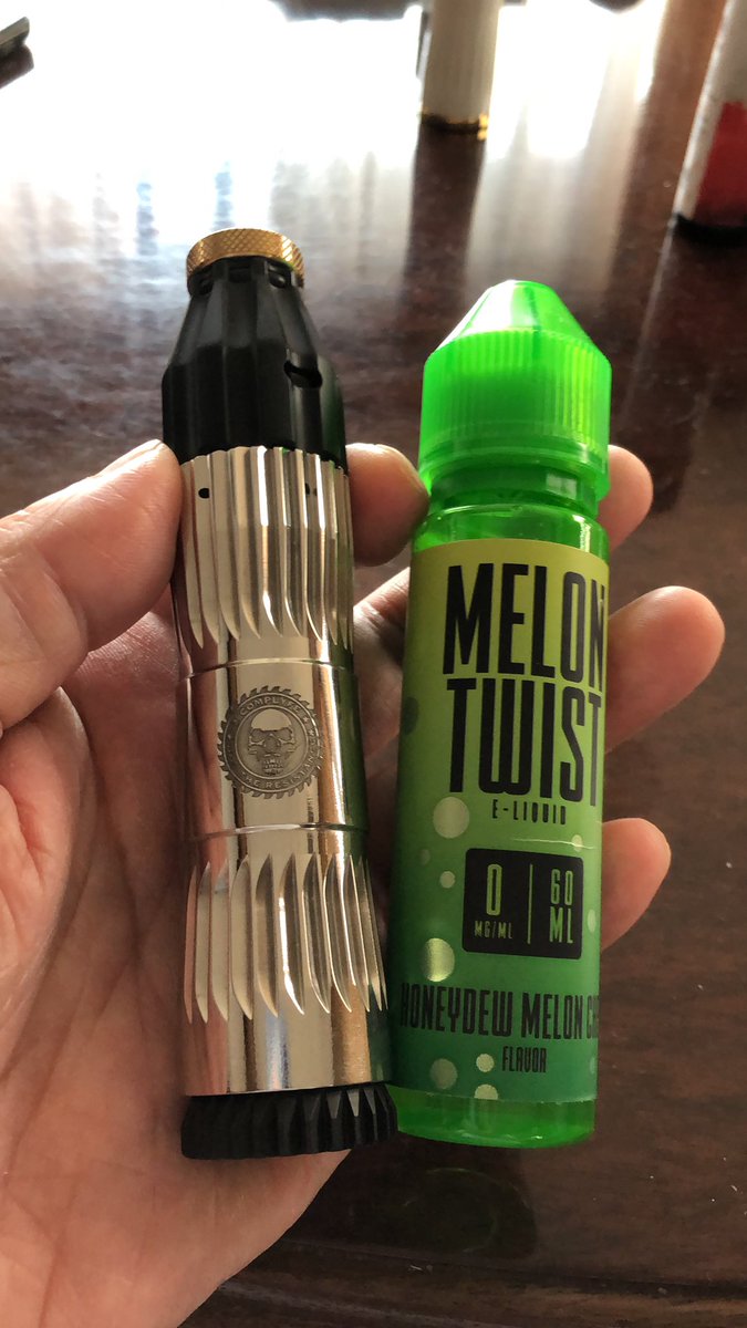Danny07590579's tweet photo. 今日は、コイツで行こう〜^_^〜

CompLyfe hacSow 21700 TI

#vape 
#CompLyfe https://t.co/Z48MpWSIqO