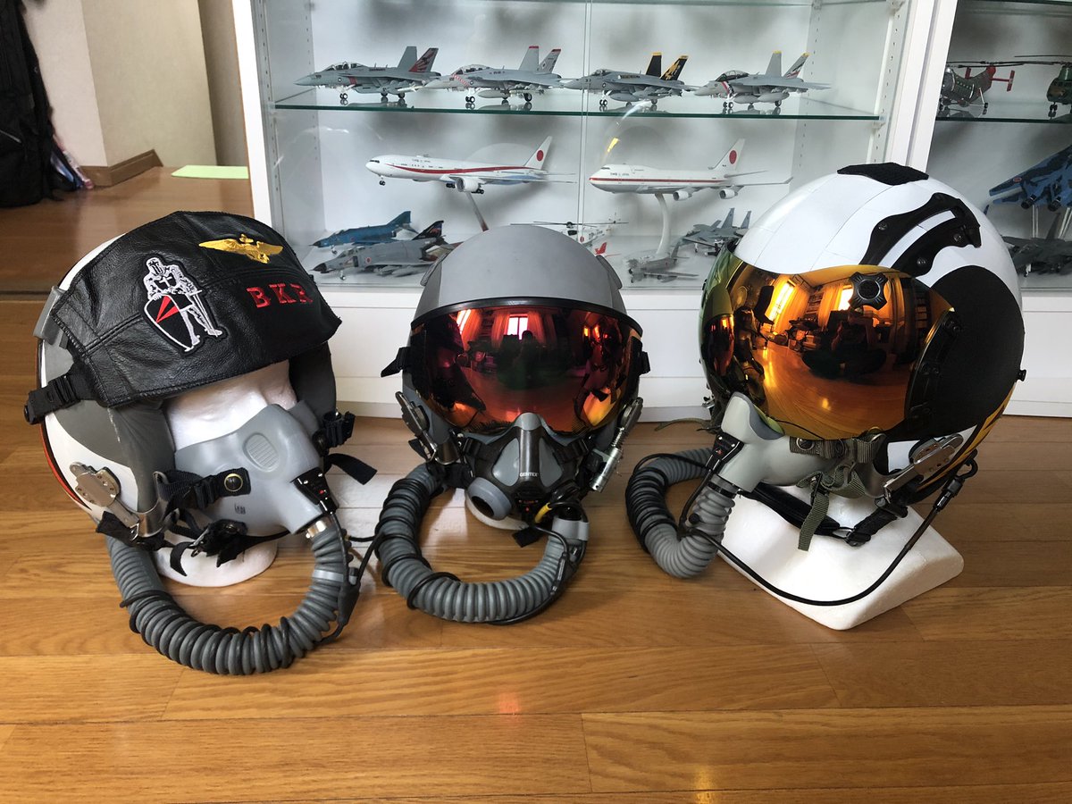 Taka 防衛省のオークションでフライトヘルメットが欲しいと思ってる方 フライトヘルメットは1つでも手に入ると 仲間 を呼ぶのでくれぐれも集めすぎにはご注意を