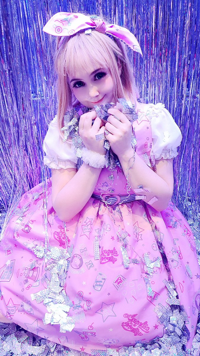 MiischMiisch's tweet photo. I want to try to use twitter more so here i am!

#lolitafashion #eglcommunity #angelicpretty #neonstardinner https://t.co/ezH2WP6Mib