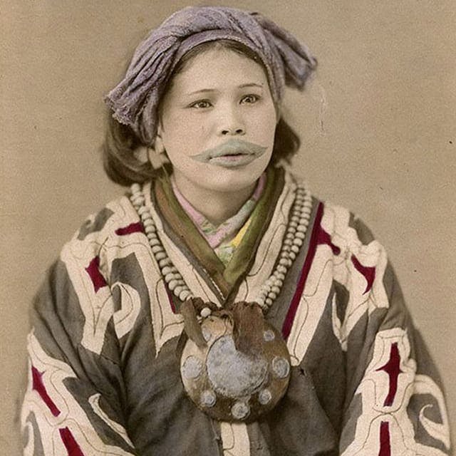 DescubreOkinawa's tweet photo. La tradición del tatuaje en las mujeres es compartido con los #ainus, los cuales también tatuaban sus caras). https://t.co/olMNUYAvoc
