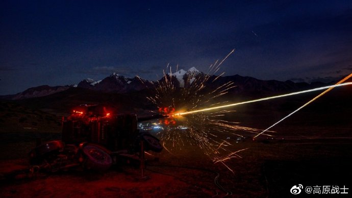 PDChina's tweet photo. The PLA Tibet Military Command has been conducting night training for several days on the Qinghai-Tibet Plateau to strengthen the troops' night combat capabilities. https://t.co/lL8eExj9xm