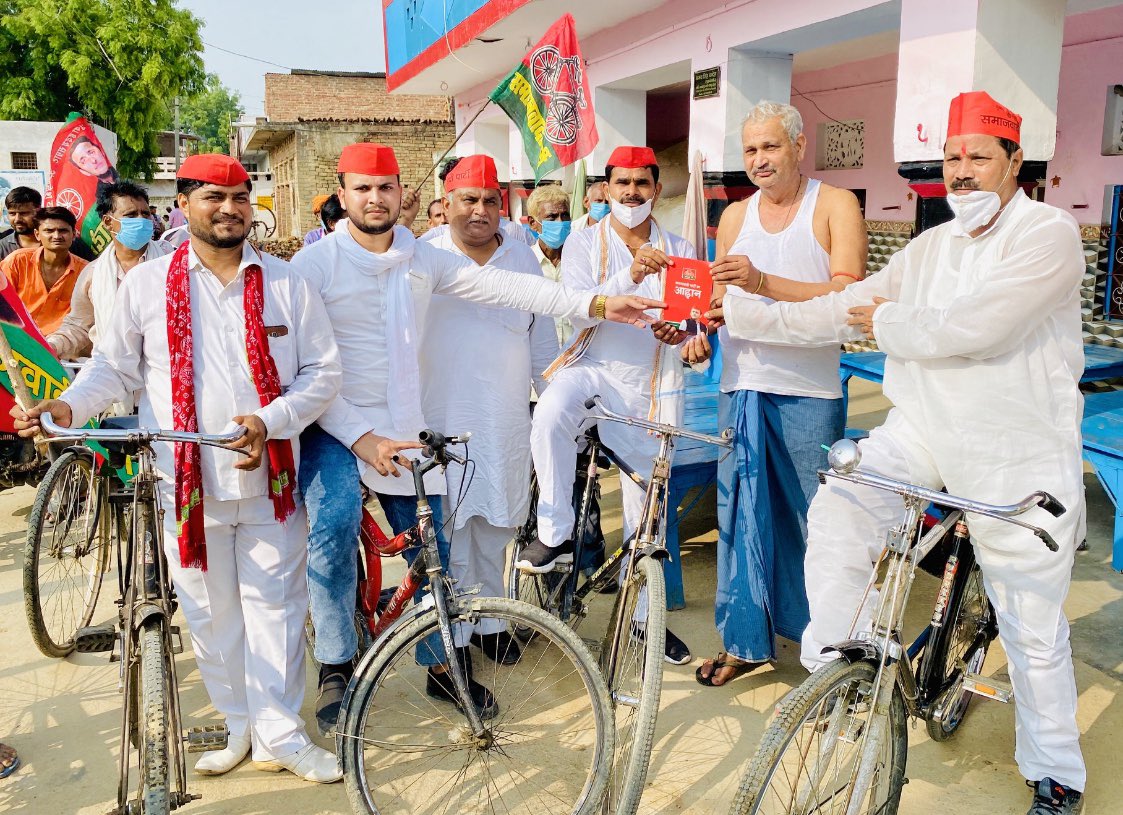 spmohdadnan's tweet image. कल #समाजवादी_पार्टी_का_आह्वान कार्यक्रम के तीसरे दिन जनपद कानपुर देहात के अकबरपुर रनिया विधानसभा छेत्र के   रायपुर,धनजुआ, पहाड़पुर, देवकली,चिरौरा जैसे कई गाँव में #व सभी के साथ साइकिल से भ्रमण करके ग्रामवासीयों को समाजवादी सरकार की उपलब्धियां, बतायी गयीं.! @imashumalik