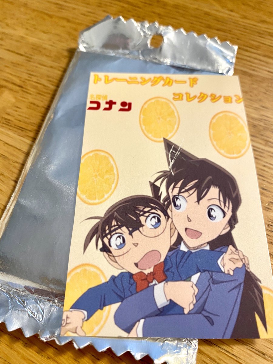 いちご藍 トレカのパッケージ売り物みたいに作ってみた U U 表紙 のデザインはいい感じだけどサイズが難しくて苦戦中 画像も汚れちゃった ちなみに銀パックの中身は2枚目の写真にあるこれまた自作のトレカをいれてます 中身分からない系のっ