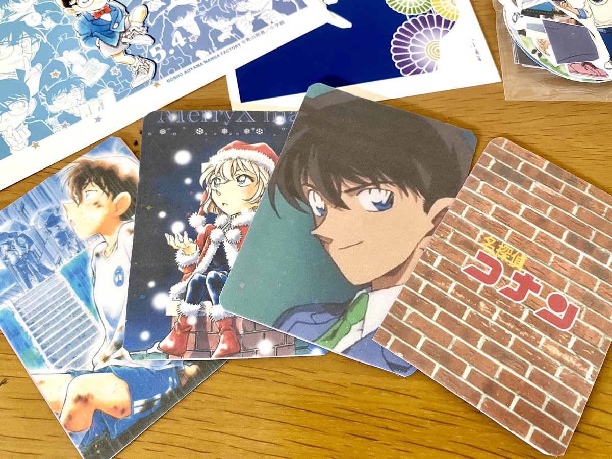 いちご藍 トレカのパッケージ売り物みたいに作ってみた U U 表紙 のデザインはいい感じだけどサイズが難しくて苦戦中 画像も汚れちゃった ちなみに銀パックの中身は2枚目の写真にあるこれまた自作のトレカをいれてます 中身分からない系のっ