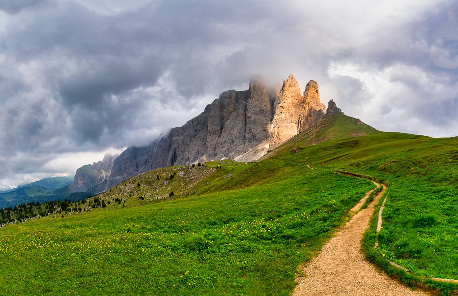Teun_Photo's tweet photo. Follow the light - Torri del Sella - Dolomieten - Italië van Teun Ruijters https://t.co/Vw2sdwjl0R via @werkaandemuur 

#wadm #dolomieten #italie #italien #ohmyprints #sonyalpha #a7r3 #a7riii #light #sun #path #Panorama #sella https://t.co/5U2lCfCZGU