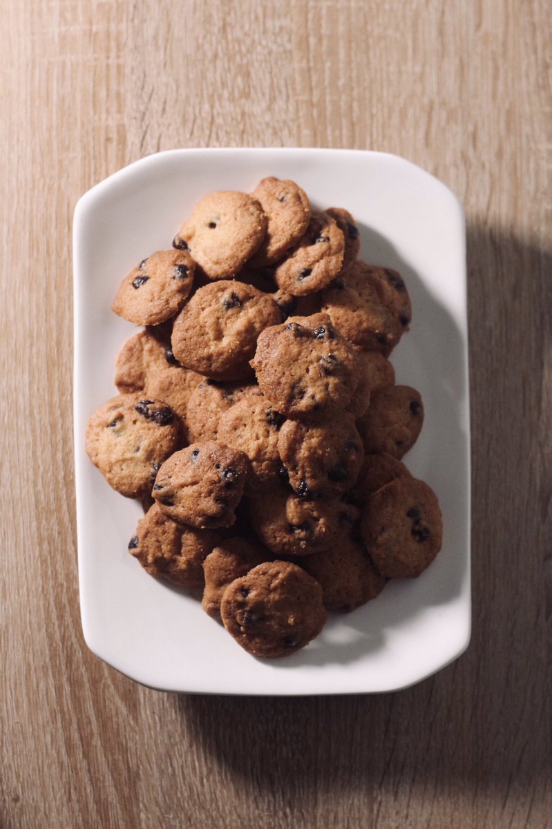 bakeology_c's tweet photo. Happy Sunday everyone! Hope you have a great weekend 🤗 We’ve been baking all weekend long 😂 So get your cookies now from us! 

Chocolate chip cookies 🍪✨
200g for RM15.00 https://t.co/rbaXOHV1nG