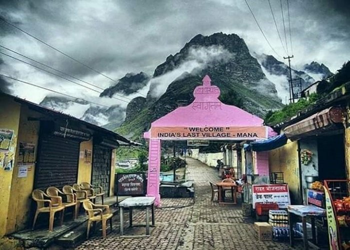 Mana in Uttarakhand is recognised as the ‘last village of India’, on the border of India & Tibet in the HimalayasPandavas had started on their Mahaprasthan (last journey) from hereThe village gets its name from Manas Putras, biological sons of Brahma.  @LostTemple71/4