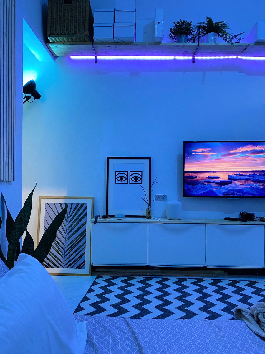 Pasang smart LED Strip juga deh, jadi gampang ubah mood ruangan, bisa jadi ala-ala bobobox bisa, mau kamar kaya lampu odong-odong juga bisa . Jadi seru kan, sambil pasang musik di google speaker jd makin chill.