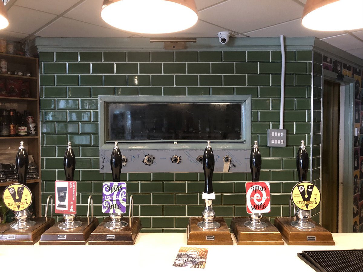 SplitChimp's tweet image. Great reopening last night, excellent response from sensible customers, all drinking and behaving impeccably. OPEN TODAY 12 til 8pm.